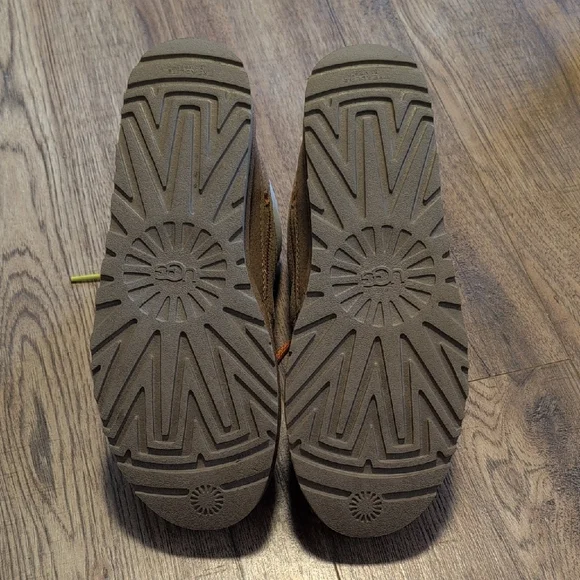 UGG Brown and White Sneakers with Orange Laces - Picture 5 of 7